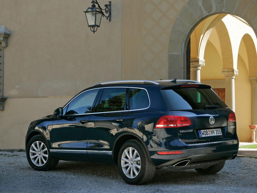  Volkswagen Touareg Hybrid 2010 года  (фото 11 из 17)